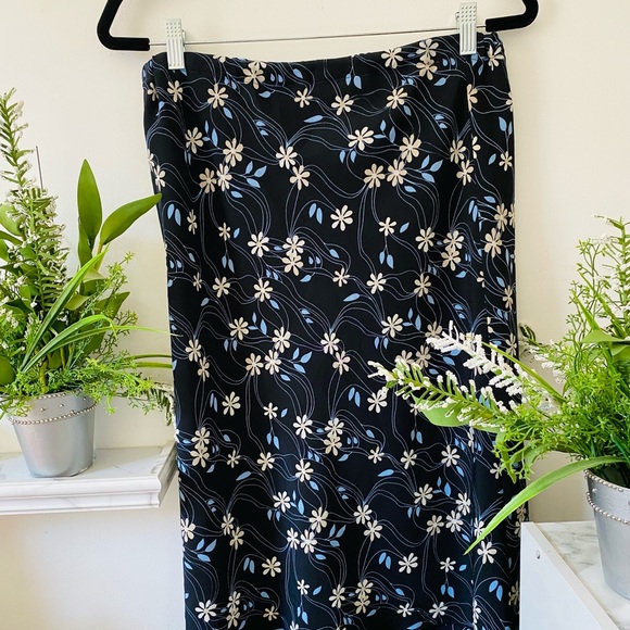 Dresses & Skirts - Floral midi skirt